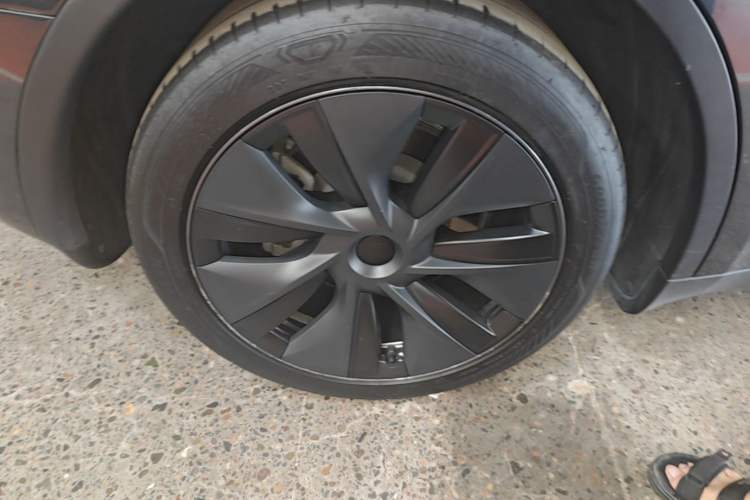 Used Tesla Model Y 2024 Rear-Wheel-Drive Version Right Rear Wheel Hub