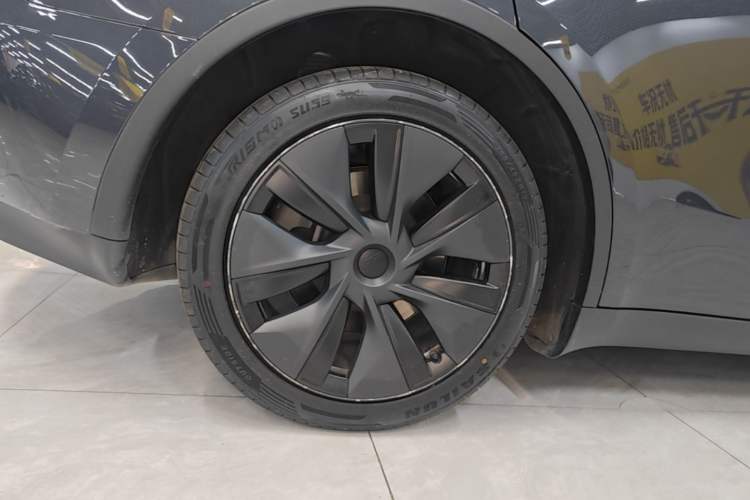 Used Tesla Model Y 2024 Rear-Wheel-Drive Version Right Rear Wheel Hub