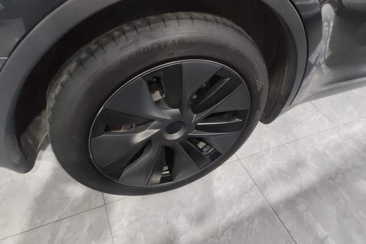 Used Tesla Model Y 2024 Rear-Wheel-Drive Version Right Rear Wheel Hub
