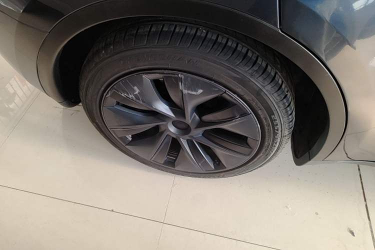 Used Tesla Model Y 2024 Rear-Wheel-Drive Version Right Rear Wheel Hub