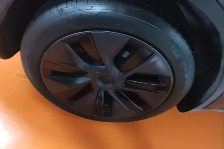 Used Tesla Model Y 2024 Rear-Wheel-Drive Version Right Rear Wheel Hub