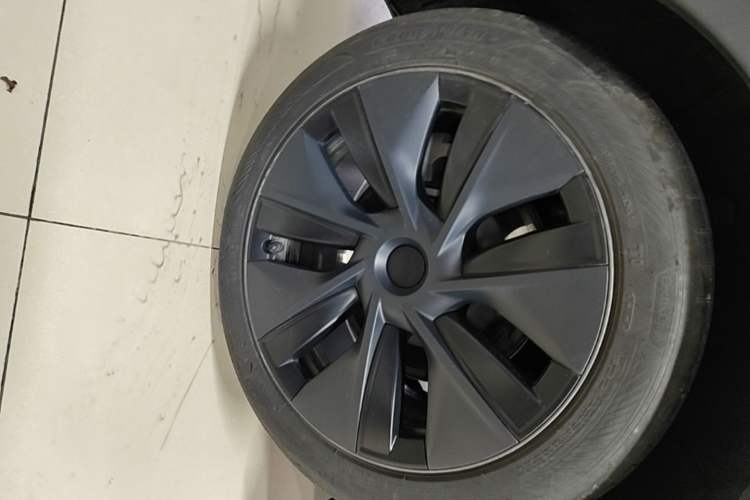 Used Tesla Model Y 2024 Rear-Wheel-Drive Version Right Rear Wheel Hub