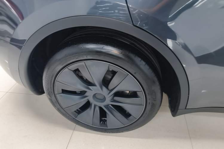 Used Tesla Model Y 2024 Rear-Wheel-Drive Version Right Rear Wheel Hub