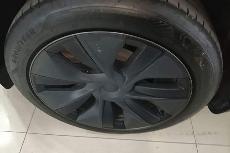 Used Tesla Model Y 2024 Rear-Wheel-Drive Version Right Rear Wheel Hub