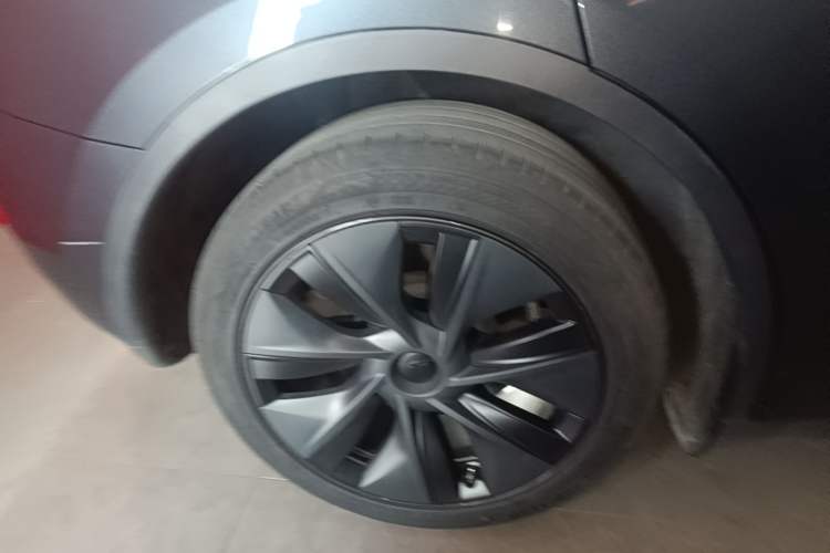 Used Tesla Model Y 2024 Rear-Wheel-Drive Version Right Rear Wheel Hub