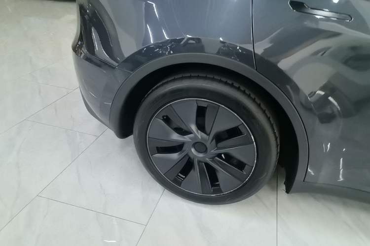 Used Tesla Model Y 2024 Rear-Wheel-Drive Version Right Rear Wheel Hub