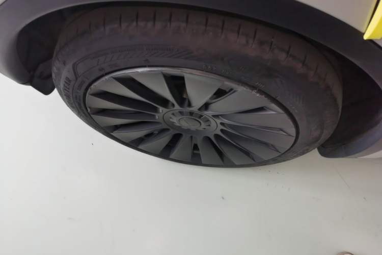 Used Tesla Model Y 2024 Rear-Wheel-Drive Version Right Rear Wheel Hub