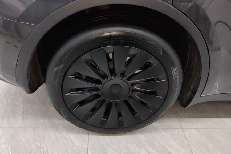 Used Tesla Model Y 2024 Rear-Wheel-Drive Version Right Rear Wheel Hub