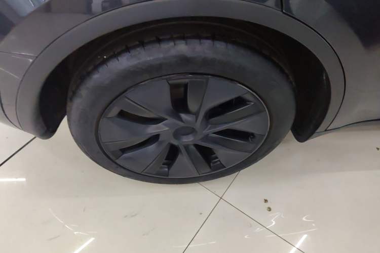 Used Tesla Model Y 2024 Rear-Wheel-Drive Version Right Rear Wheel Hub
