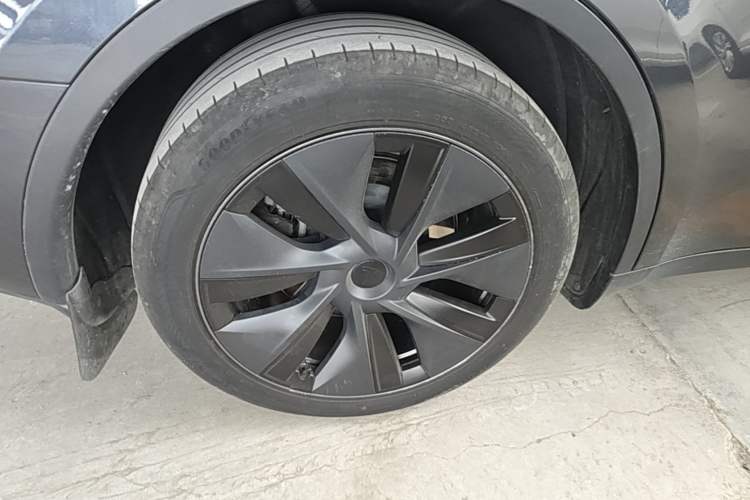 Used Tesla Model Y 2024 Rear-Wheel-Drive Version Right Rear Wheel Hub