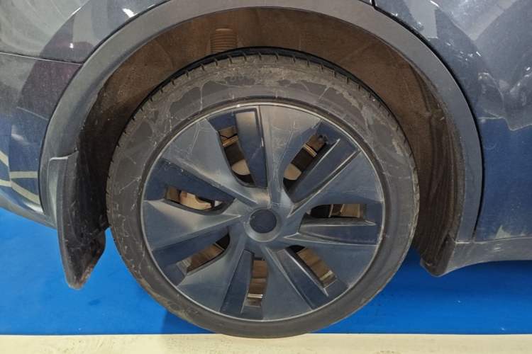 Used Tesla Model Y 2024 Rear-Wheel-Drive Version Right Rear Wheel Hub