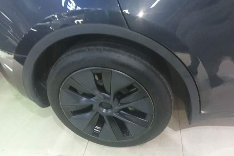 Used Tesla Model Y 2024 Rear-Wheel-Drive Version Right Rear Wheel Hub