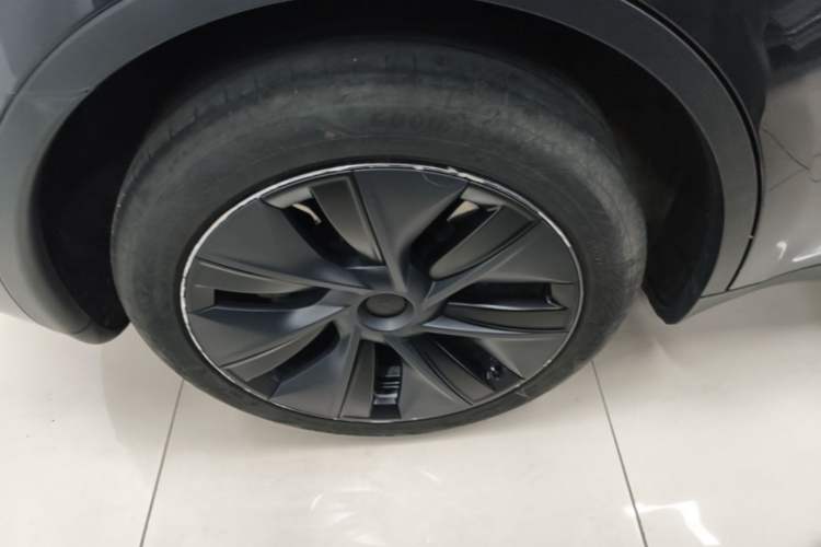 Used Tesla Model Y 2024 Rear-Wheel-Drive Version Right Rear Wheel Hub