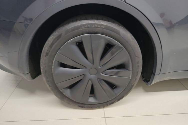 Used Tesla Model Y 2024 Rear-Wheel-Drive Version Right Rear Wheel Hub
