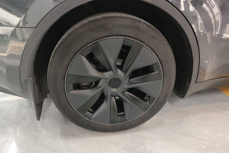 Used Tesla Model Y 2024 Rear-Wheel-Drive Version Right Rear Wheel Hub