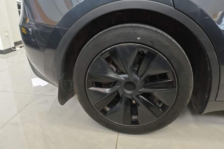 Used Tesla Model Y 2024 Rear-Wheel-Drive Version Right Rear Wheel Hub