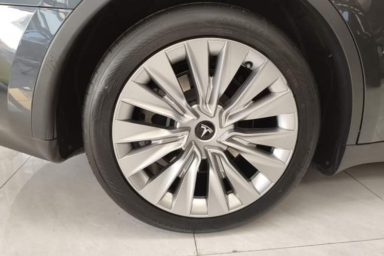 Used Tesla Model Y 2024 Rear-Wheel-Drive Version Right Rear Wheel Hub
