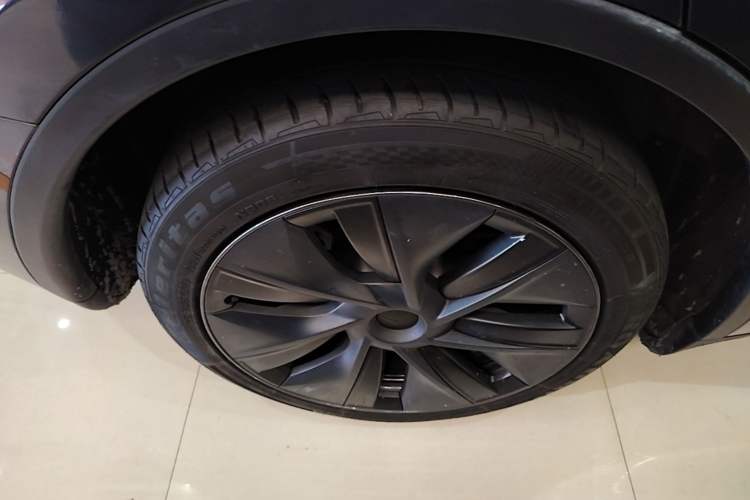 Used Tesla Model Y 2024 Rear-Wheel-Drive Version Right Rear Wheel Hub