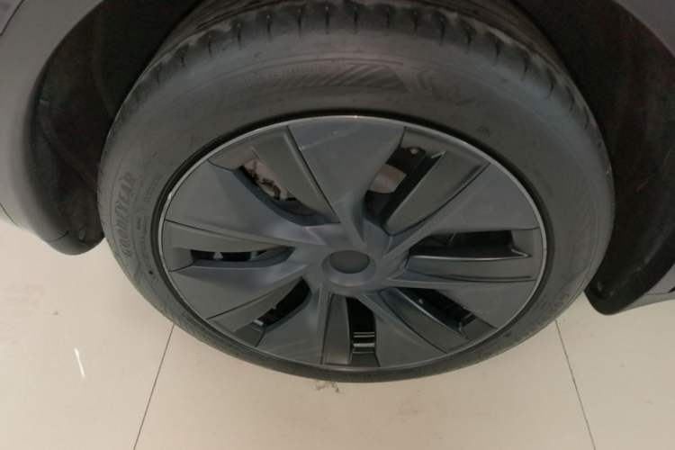 Used Tesla Model Y 2024 Rear-Wheel-Drive Version Right Rear Wheel Hub