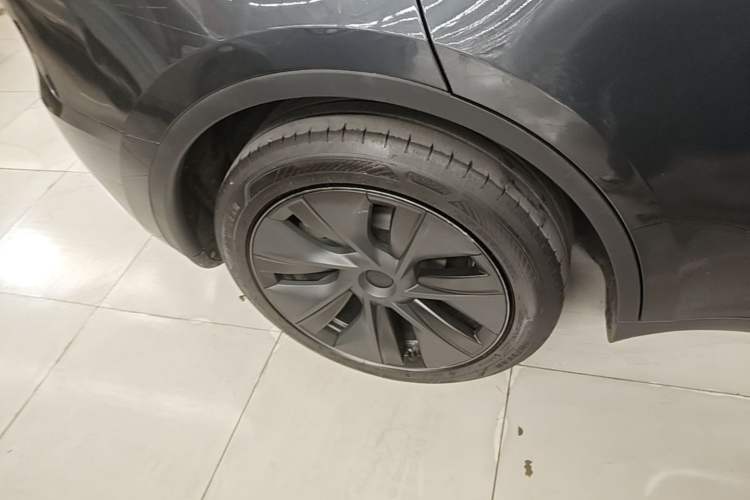 Used Tesla Model Y 2024 Rear-Wheel-Drive Version Right Rear Wheel Hub