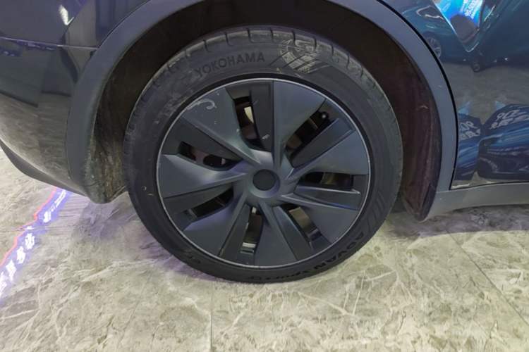 Used Tesla Model Y 2024 Rear-Wheel-Drive Version Right Rear Wheel Hub