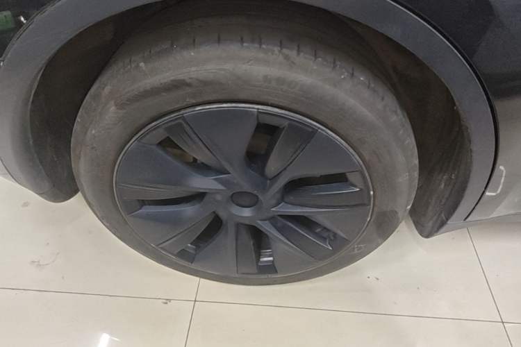 Used Tesla Model Y 2024 Rear-Wheel-Drive Version Right Rear Wheel Hub