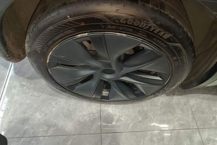 Used Tesla Model Y 2024 Rear-Wheel-Drive Version Right Rear Wheel Hub
