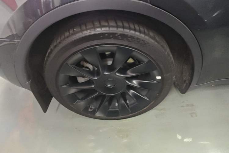 Used Tesla Model Y 2024 Rear-Wheel-Drive Version Right Rear Wheel Hub