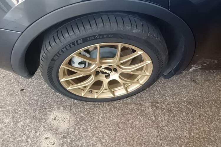 Used Tesla Model Y 2024 Rear-Wheel-Drive Version Right Rear Wheel Hub