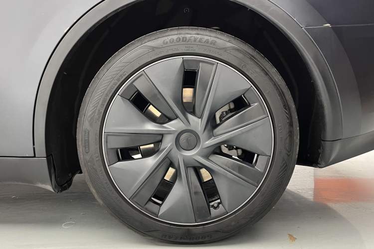 Used Tesla Model Y 2024 Rear-Wheel-Drive Version Right Rear Wheel Hub