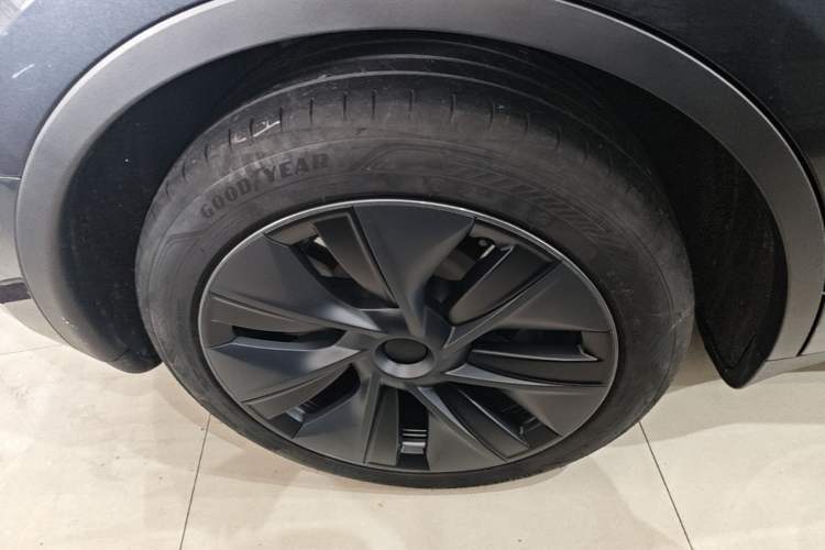 Used Tesla Model Y 2024 Rear-Wheel-Drive Version Right Rear Wheel Hub