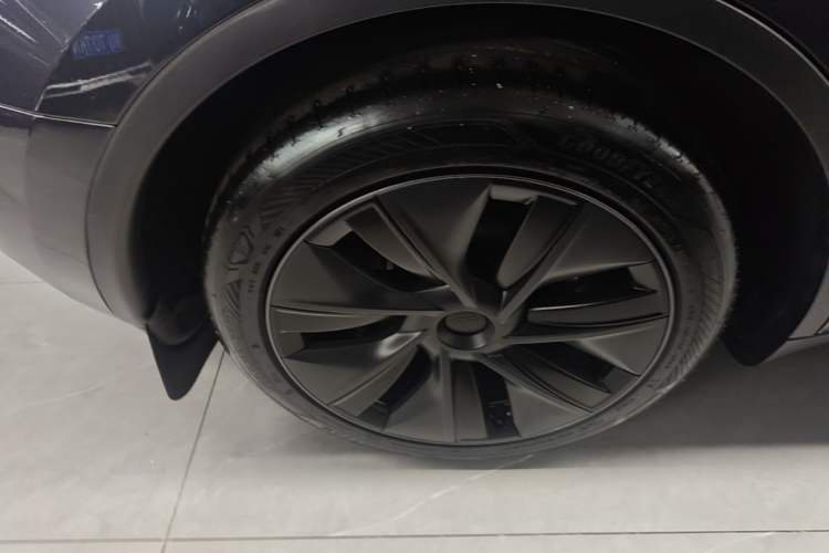 Used Tesla Model Y 2024 Rear-Wheel-Drive Version Right Rear Wheel Hub