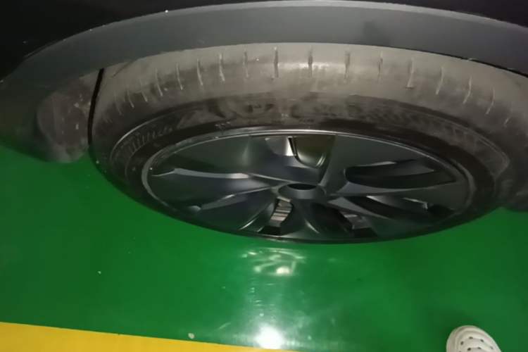 Used Tesla Model Y 2024 Rear-Wheel-Drive Version Right Rear Wheel Hub