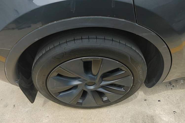 Used Tesla Model Y 2024 Rear-Wheel-Drive Version Right Rear Wheel Hub