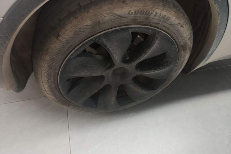 Used Tesla Model Y 2024 Rear-Wheel-Drive Version Right Rear Wheel Hub