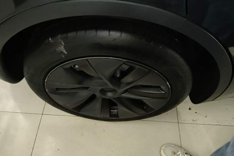 Used Tesla Model Y 2024 Rear-Wheel-Drive Version Right Rear Wheel Hub