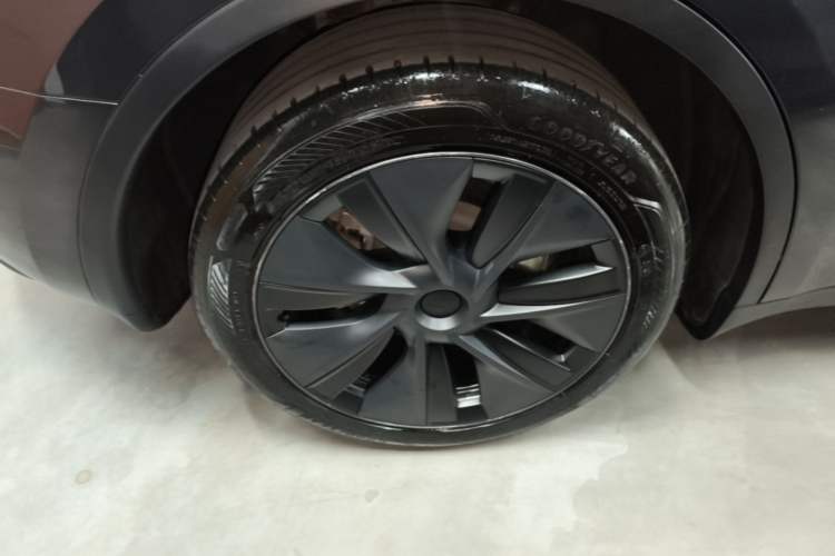 Used Tesla Model Y 2024 Rear-Wheel-Drive Version Right Rear Wheel Hub
