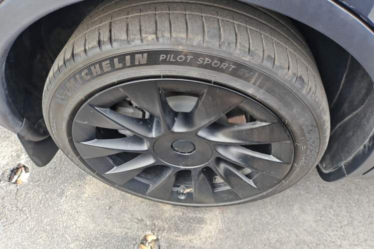 Used Tesla Model Y 2024 Rear-Wheel-Drive Version Right Rear Wheel Hub