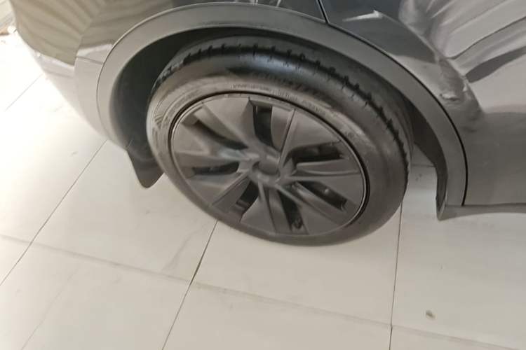Used Tesla Model Y 2024 Rear-Wheel-Drive Version Right Rear Wheel Hub