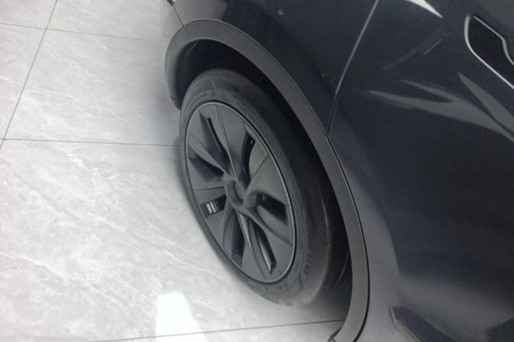 Used Tesla Model Y 2024 Rear-Wheel-Drive Version Right Rear Wheel Hub