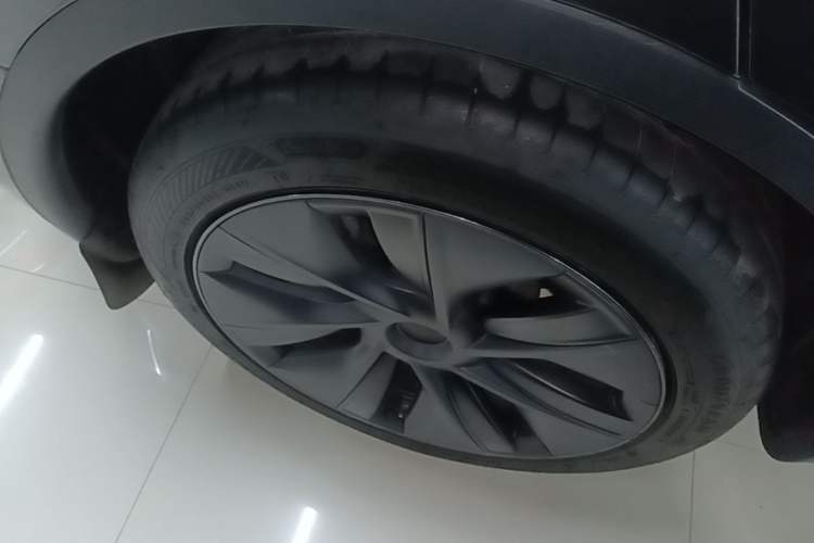 Used Tesla Model Y 2024 Rear-Wheel-Drive Version Right Rear Wheel Hub