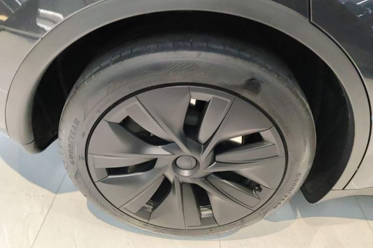 Used Tesla Model Y 2024 Rear-Wheel-Drive Version Right Rear Wheel Hub
