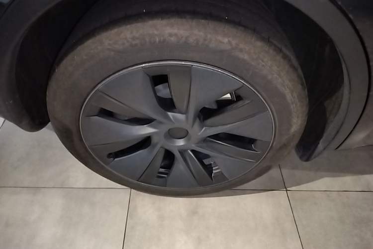 Used Tesla Model Y 2024 Rear-Wheel-Drive Version Right Rear Wheel Hub
