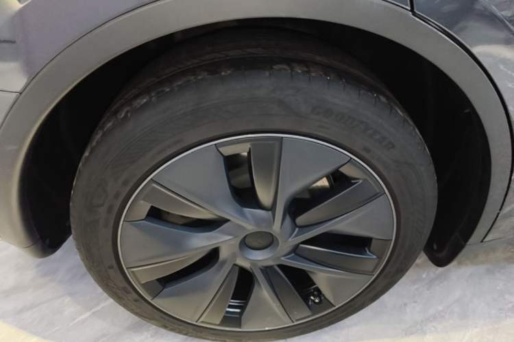 Used Tesla Model Y 2024 Rear-Wheel-Drive Version Right Rear Wheel Hub