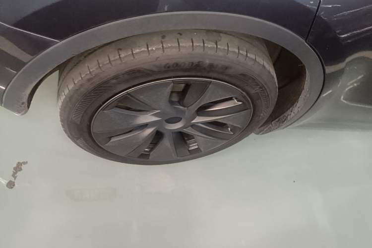 Used Tesla Model Y 2024 Rear-Wheel-Drive Version Right Rear Wheel Hub