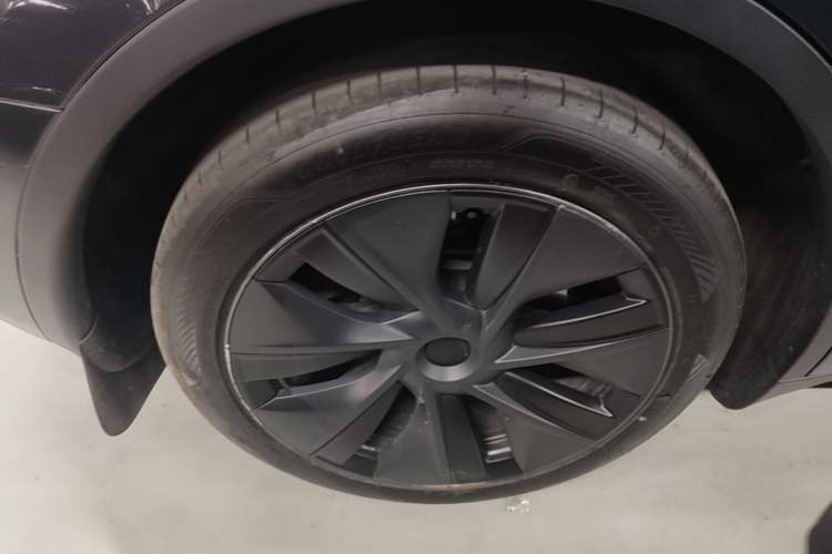 Used Tesla Model Y 2024 Rear-Wheel-Drive Version Right Rear Wheel Hub