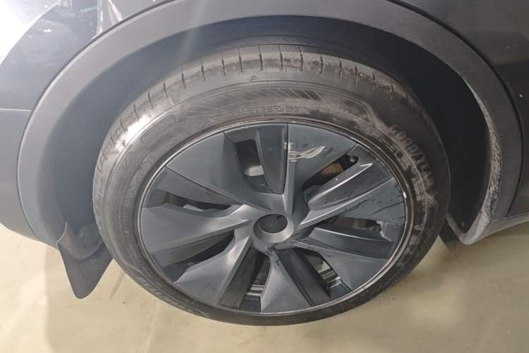 Used Tesla Model Y 2024 Rear-Wheel-Drive Version Right Rear Wheel Hub