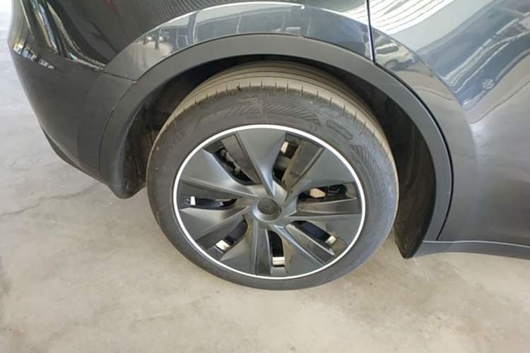 Used Tesla Model Y 2024 Rear-Wheel-Drive Version Right Rear Wheel Hub
