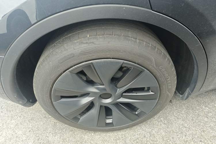Used Tesla Model Y 2024 Rear-Wheel-Drive Version Right Rear Wheel Hub
