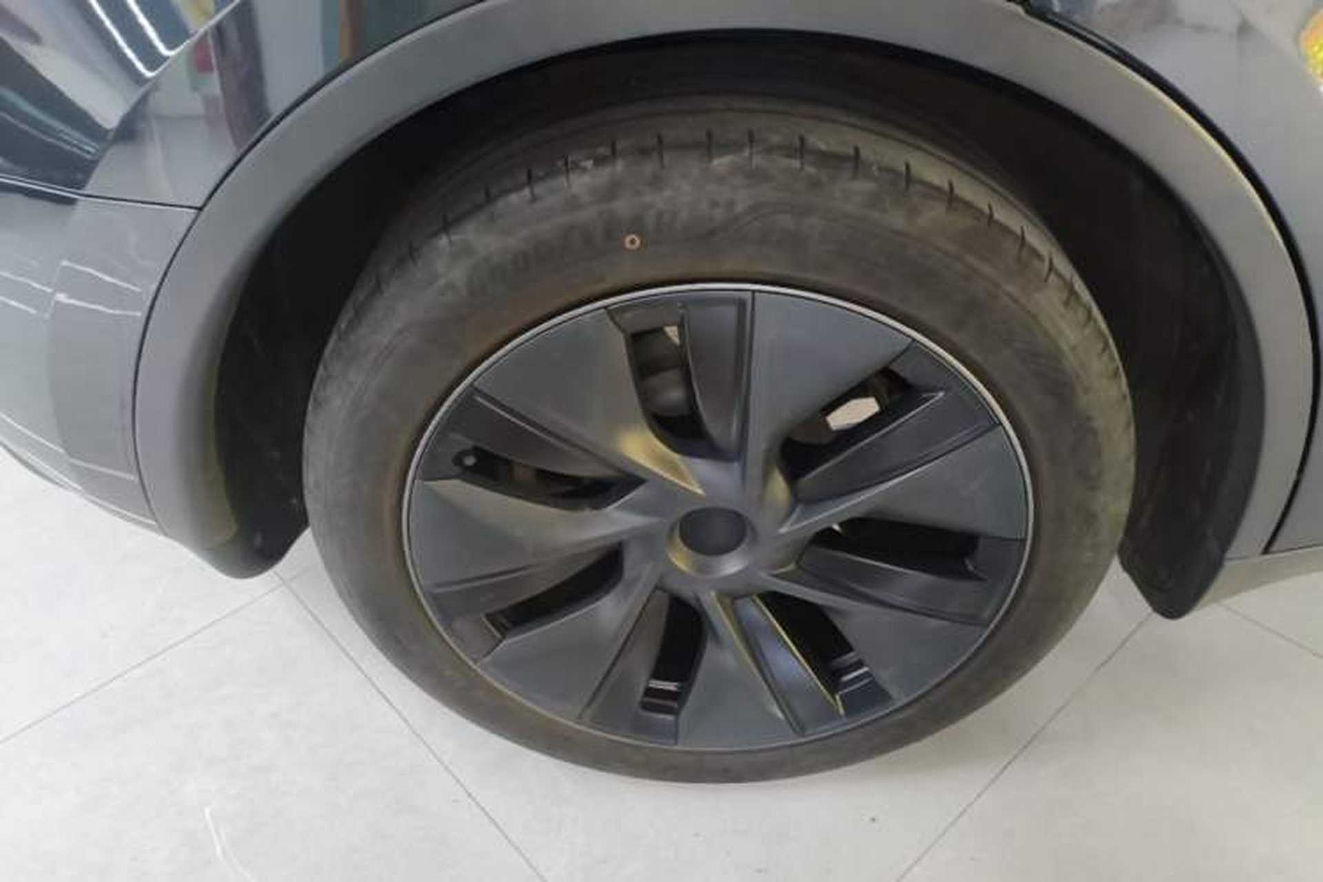 Used Tesla Model Y 2024 Rear-Wheel-Drive Version Right Rear Wheel Hub